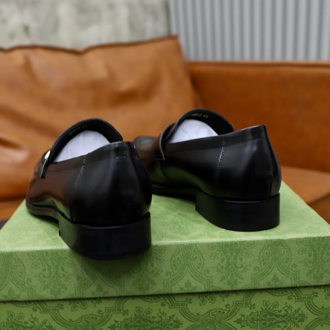 Men's shoes: 250🙅‍♂️🙅‍♂️🙅‍♂️Niuli Brand: GUCCI Size: 38-44 (45 can be customized) Level: Counter classic Material: Original soft cowhide upper Comfortable cowhide lining Original lightweight outsole Style category: Business casual footwear Driving leather shoes Color: Actual picture color